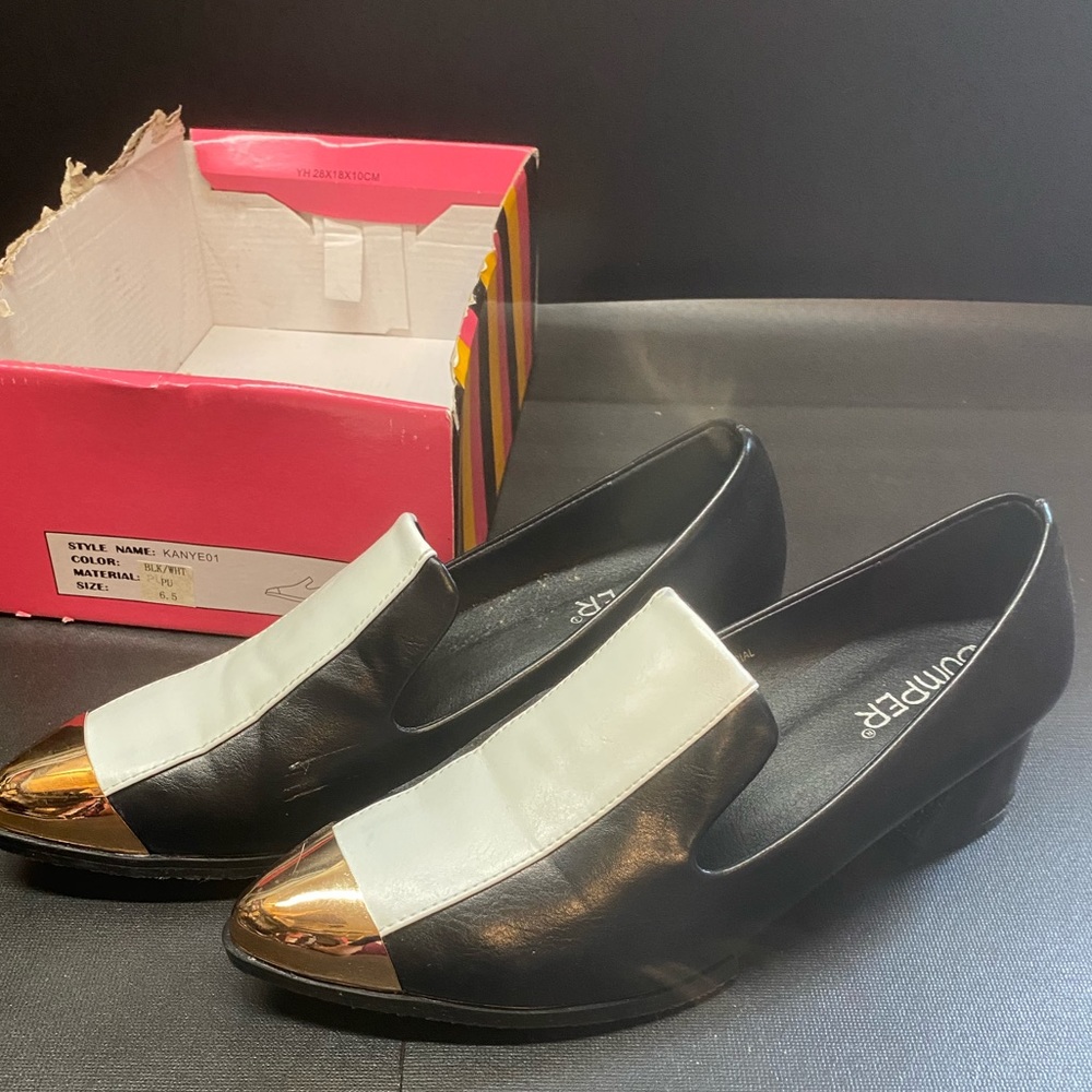 Bumper Women Pumps Size 6.5 Black/white with gold accent